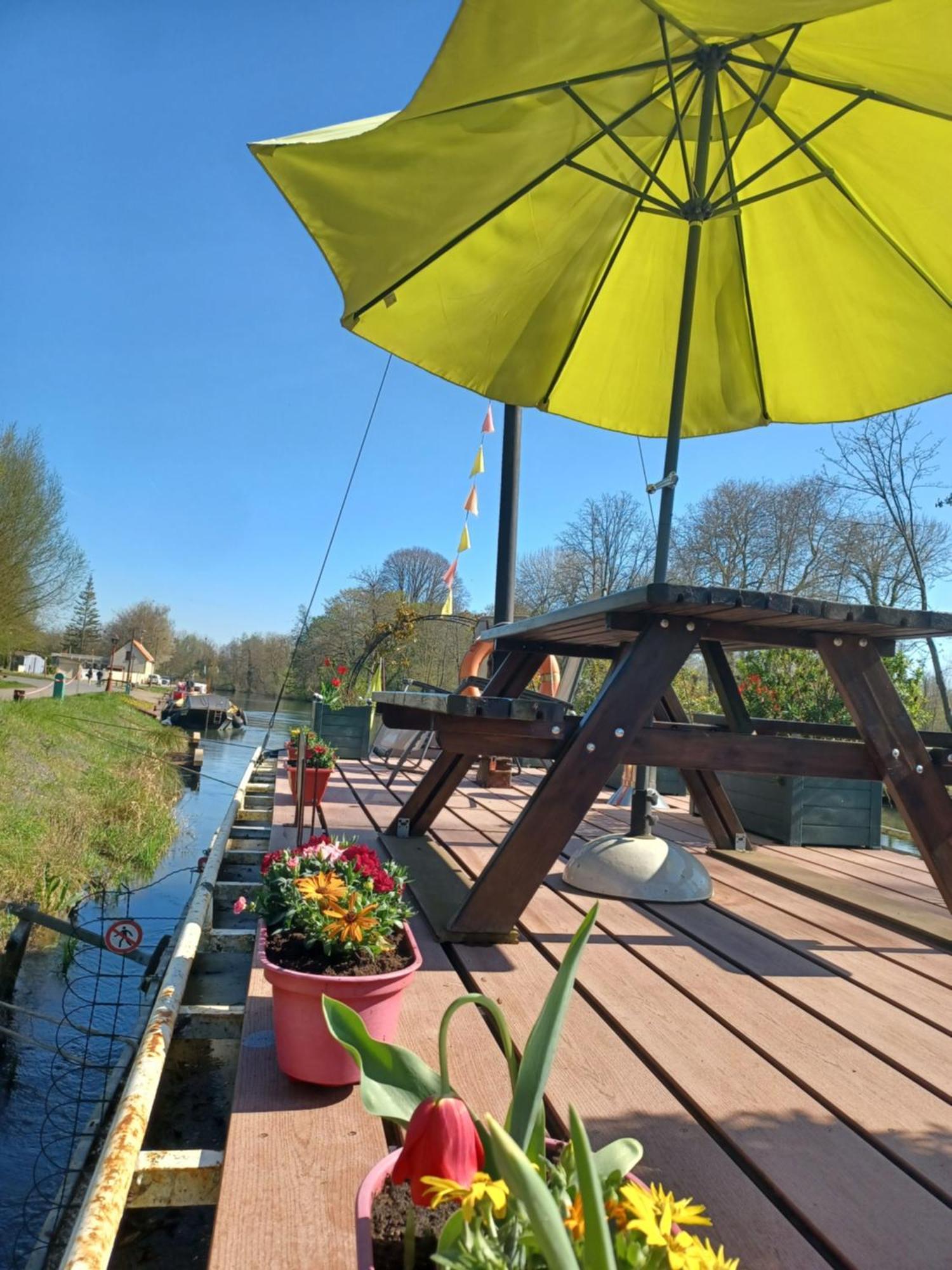 Sur La Somme A Bord De La Peniche Arche De Noe Hotel Pont-Remy Ngoại thất bức ảnh